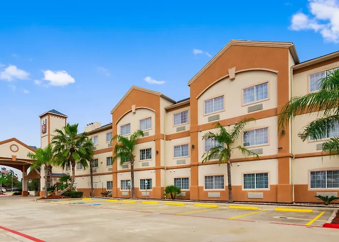 Hotel with pool: Best Western Plus Houston Atascocita Inn & Suites